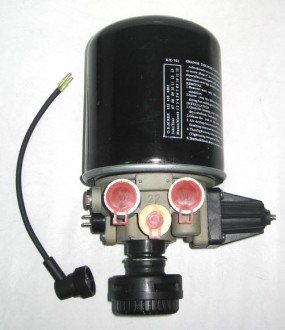 Осушитель, модуль подготовки, влагомаслоотделитель воздуха тип WABCO, 24V (3 выхода, с фильтром)